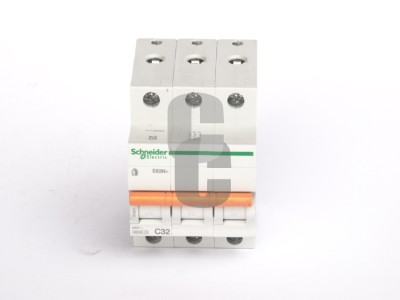 Автоматичен трифазен предпазител 32А                                                                                                                                                                                                                                                                        